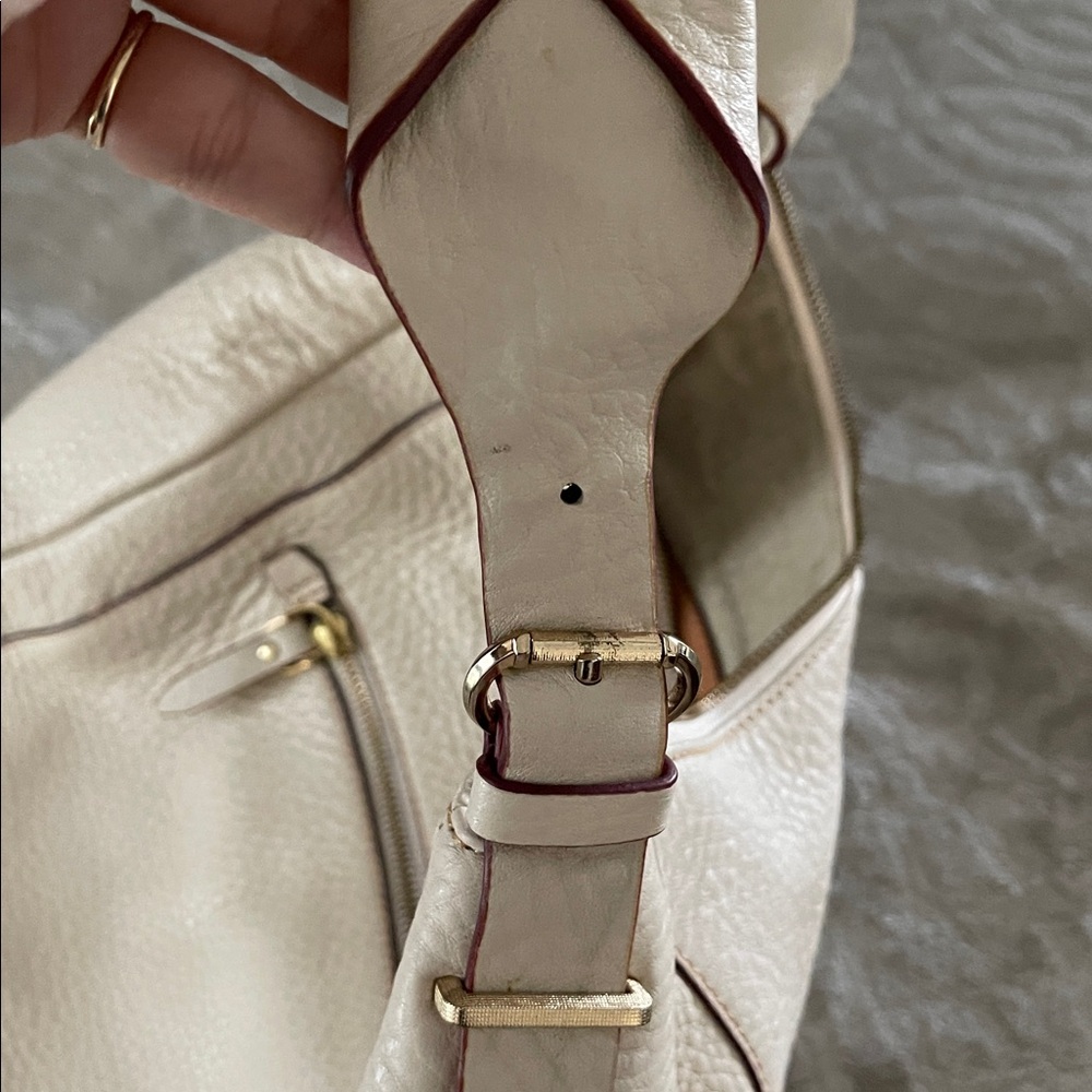 Etienne Aigner Cream Pebbled Leather Bag with Gold Hardware and Linen Lining - Picture 6 of 16